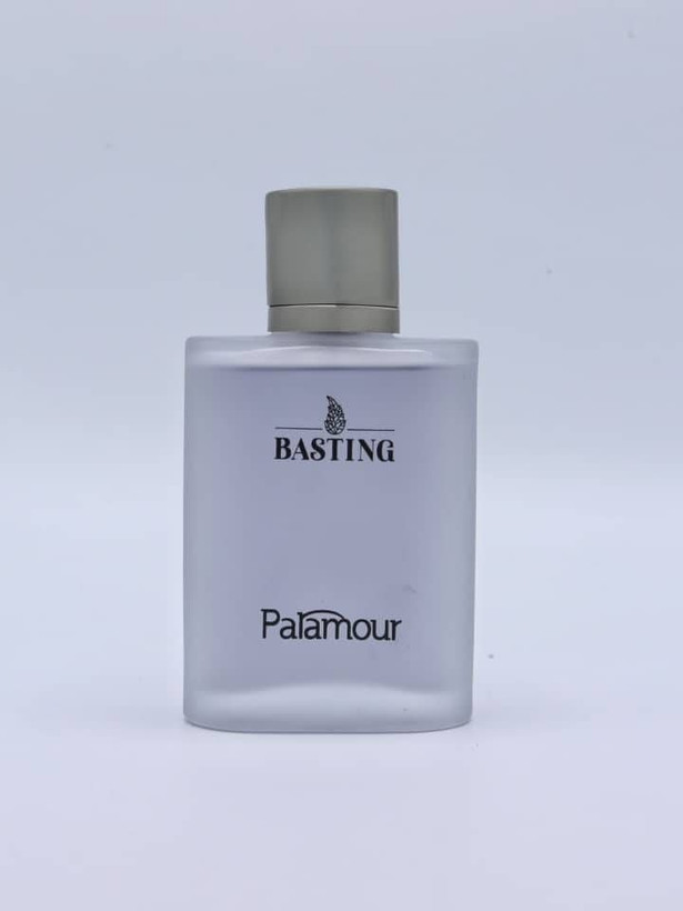 ادکلن paramour برند Bastings رایحهای گرم، تلخ و کاملاً مردانه